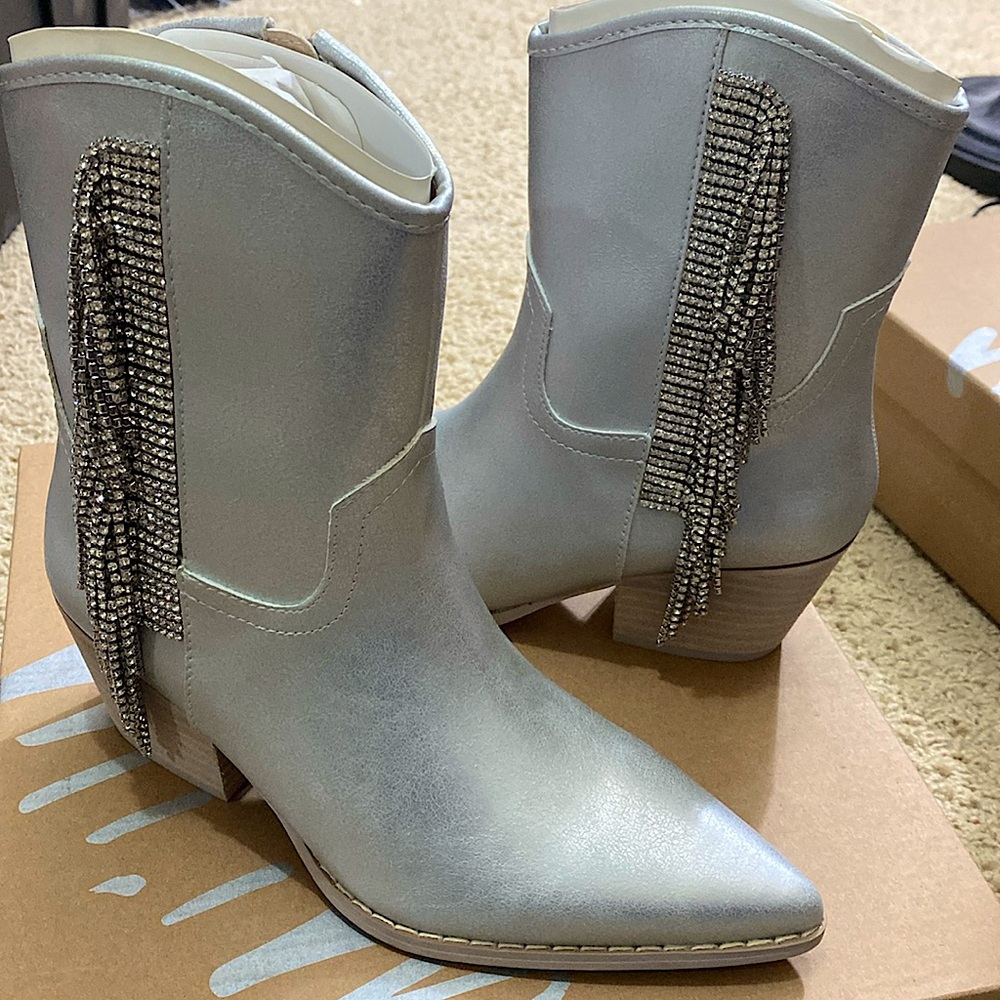 Mi, iM NIB Layla silver rhinestone fringe western boots ankle booties size 6